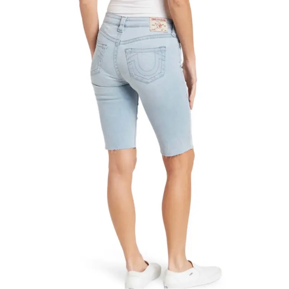 True Religion Women’s Riley Knee Length Light Wash Raw Hem Jean Shorts Size 30 - Picture 4 of 11